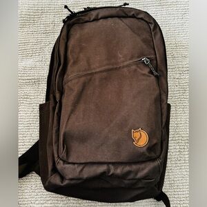 Fjällräven Räven 28L Olive Green – Excellent Condition